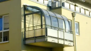Balkon Überdachung halbrund mit Innenbeschattung | Wintergartensysteme-Schuster_de