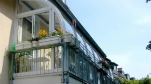 Halbrunder Wintergarten auf Beton-Balkon-Platte Wintergartensysteme-Schuster_de